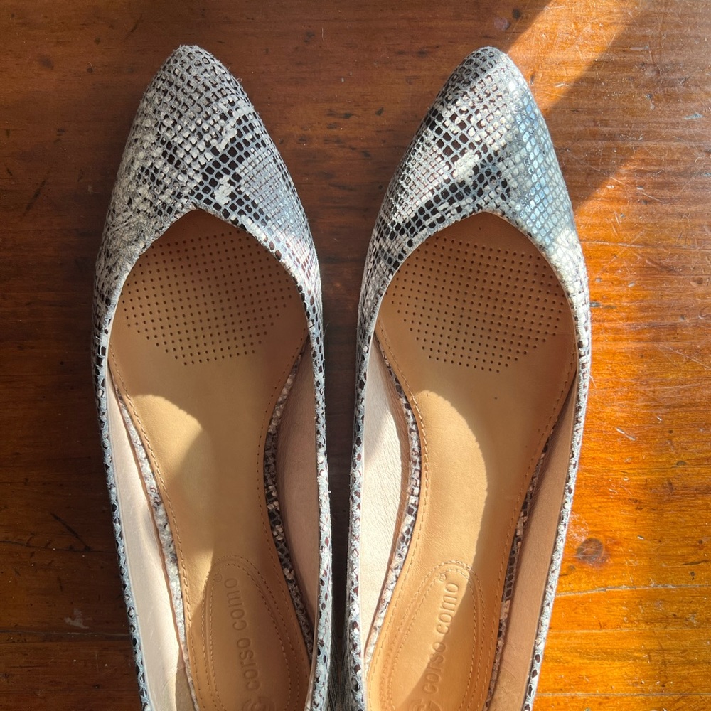 faux snakeskin pointed flats